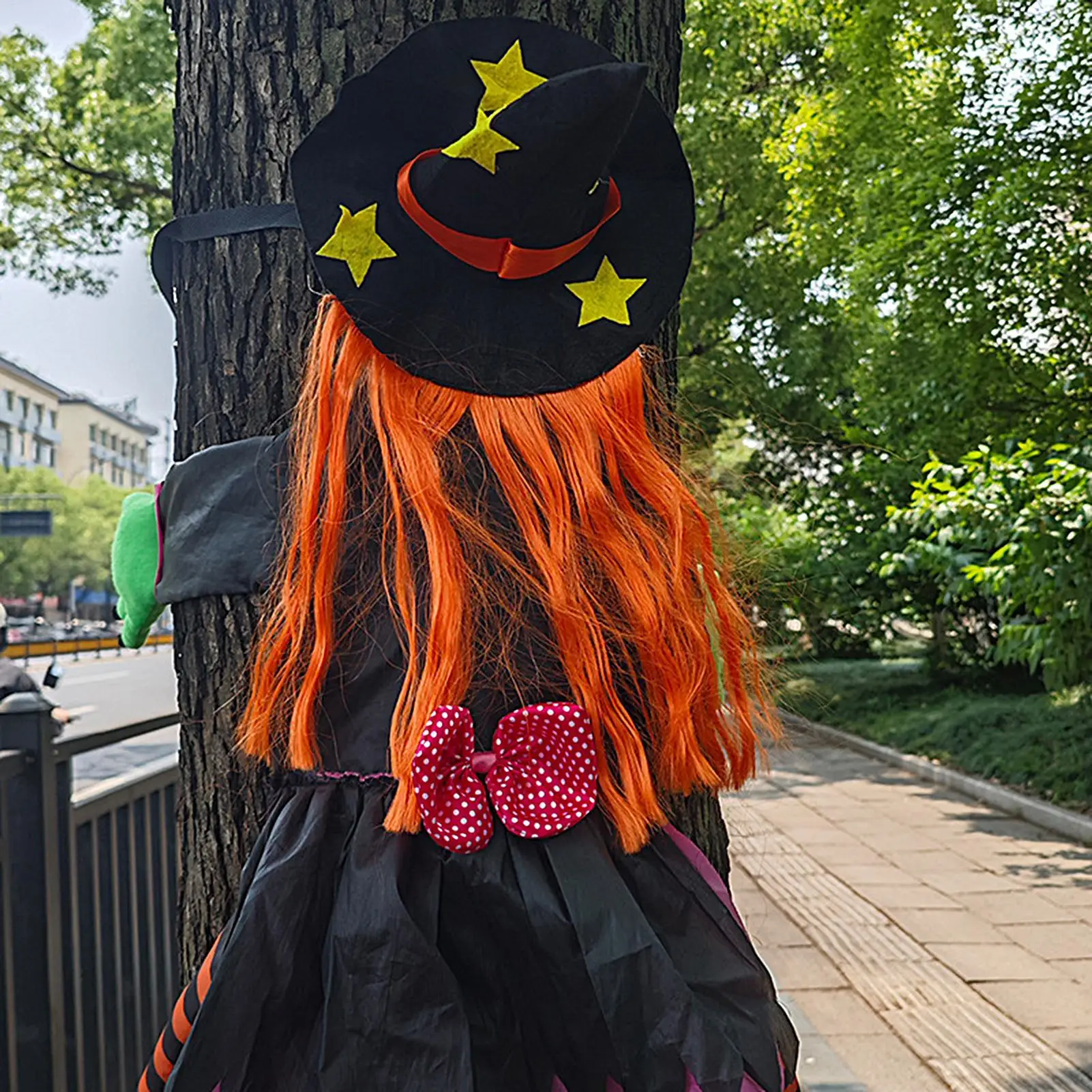 Halloween Witch Crashing Tree Outdoor Decoration Figurine Ornament Crashing Witch For Garden Porch Yard Lawn Fireplace Mantel