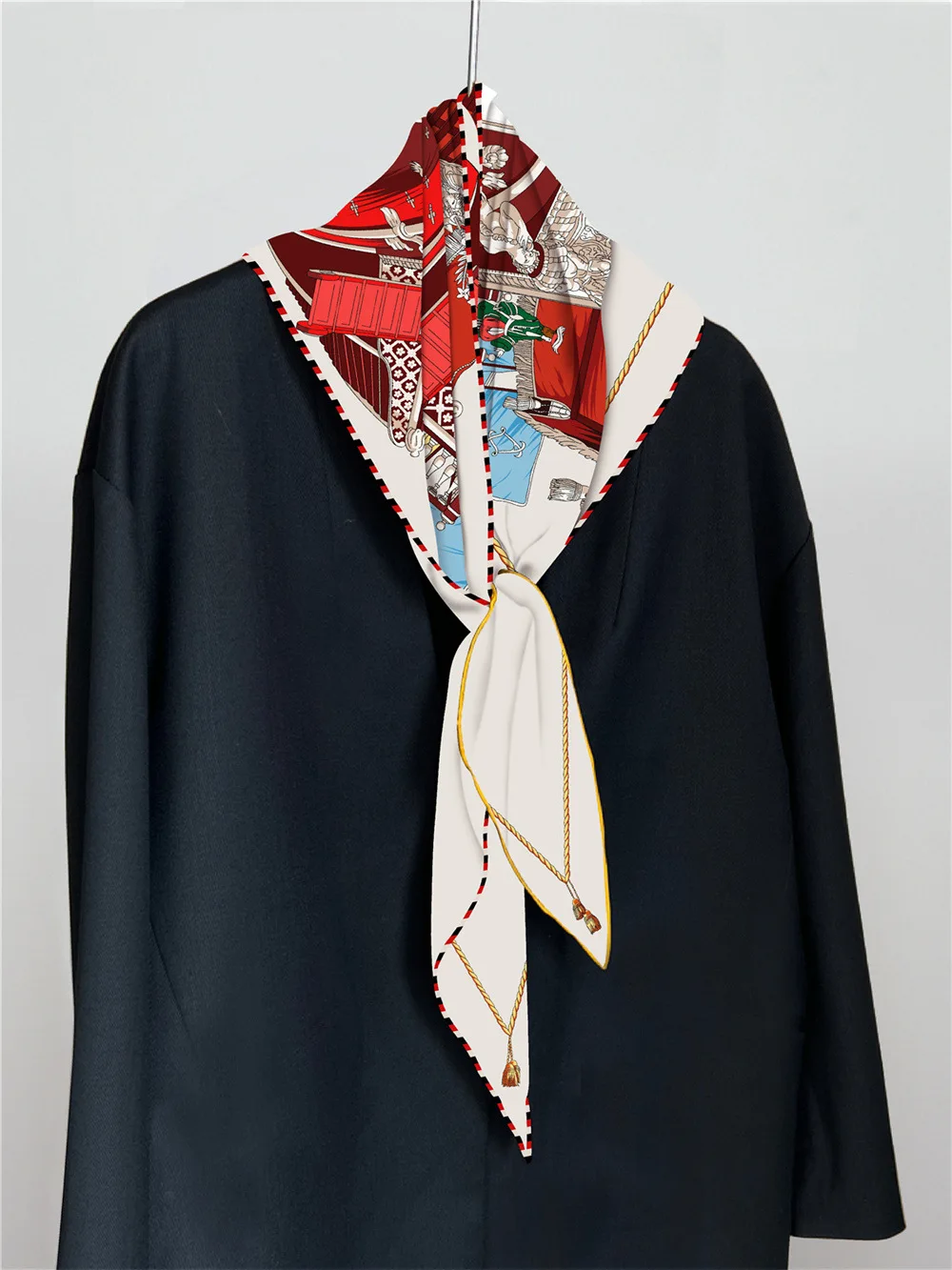 Sciarpa in twill triangolare Scialli da donna di lusso Grande foulard Femme Borsa per la testa Stola avvolgente Regalo di Natale