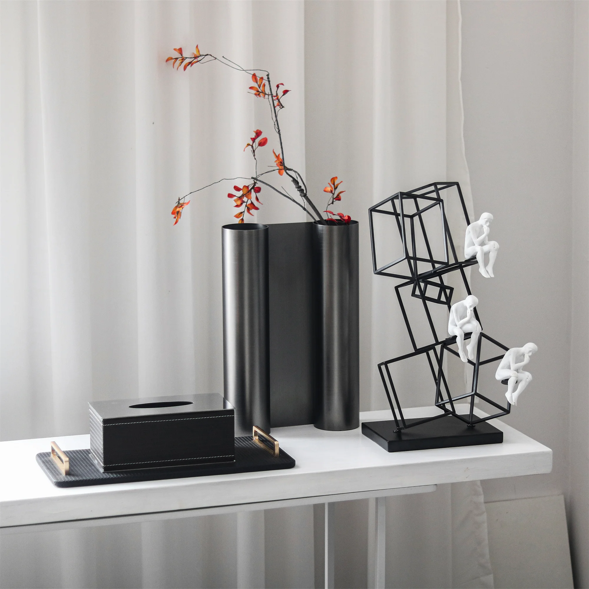 

Hot Sale Modern Art Thinker Ornament for Home Decoration Items Office Desktop Metal & Resin Sculpture Ornament