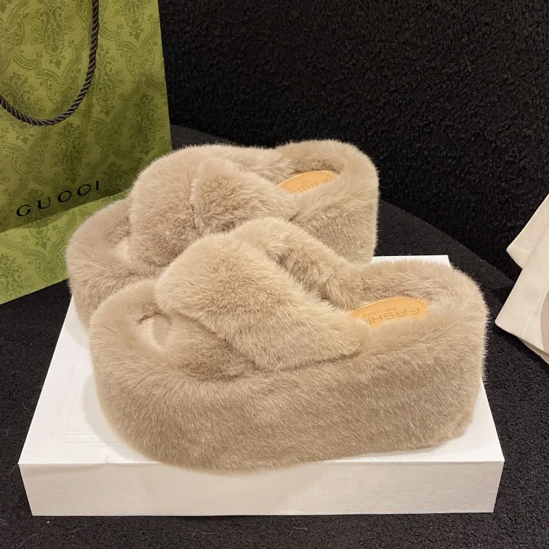 

2024 new winter thick-soled plush outdoor slippers casual warm plush slippers ladies short plush flip flops