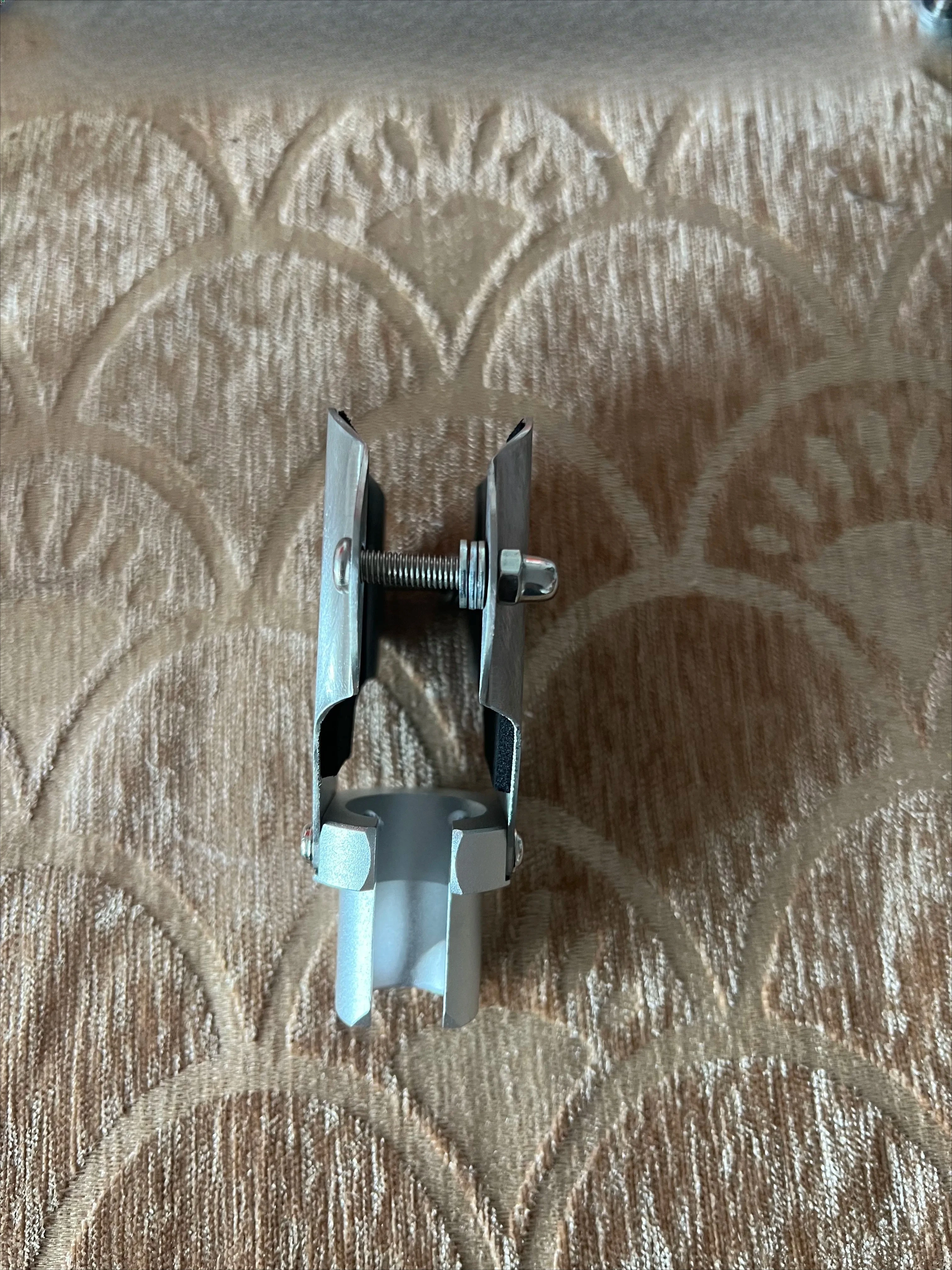 

Универсальный зажим для датчика ударно-волновой дробилки подходит для всех типов ультразвуковых аппаратов