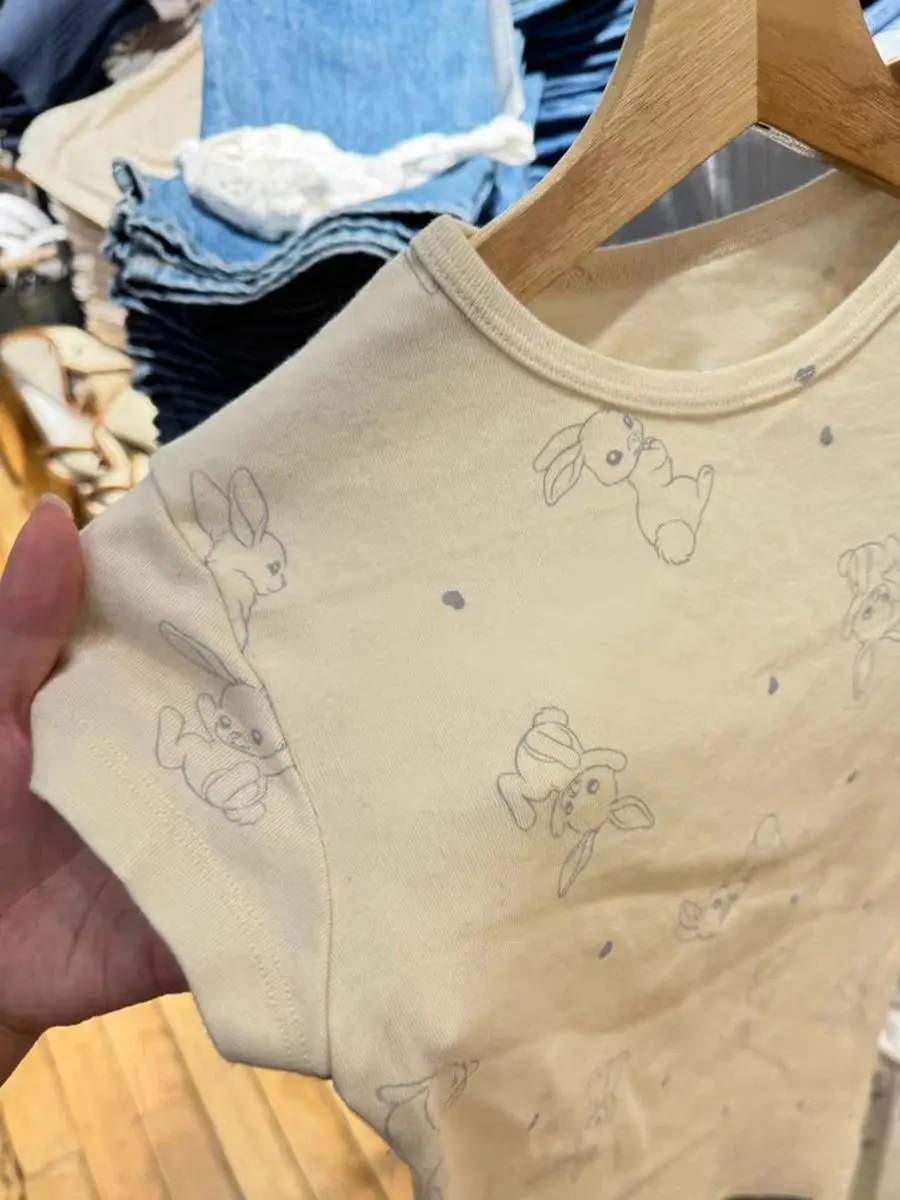 Bunny เสื้อยืดกางเกงขาสั้น Pamaja ชุดผู้หญิง O-คอสั้นแขนเสื้อ Slim Tee + เอวยางยืดตรง Sweatshorts ผ้าฝ้ายหวาน 2 ชิ้นชุด
