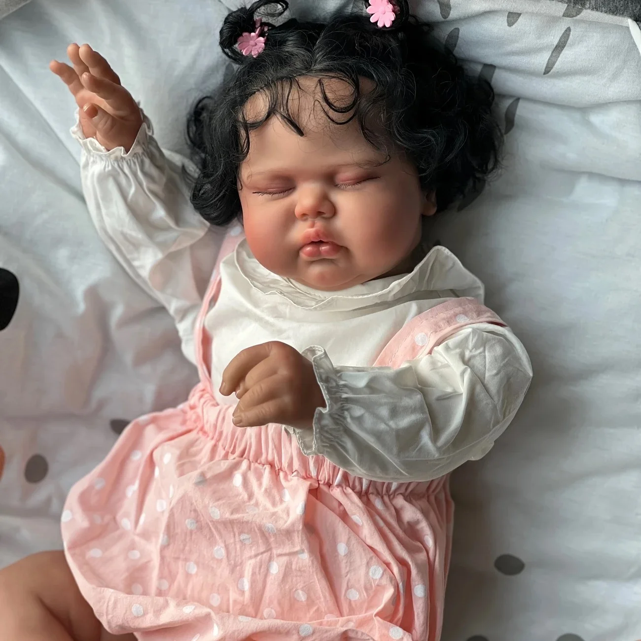 24/19 pulgadas dos tamaños pepinillos piel oscura en tela suave cuerpo realista bebé recién nacido niño en raíces a mano pelo abrazo niña muñeca bebé