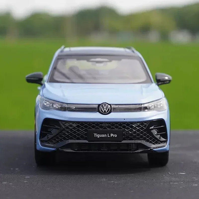 Diecast 1:18 TIGUAN L Pro 2024 Simulazione Modello di auto in lega Veicolo giocattolo Ornamenti da collezione