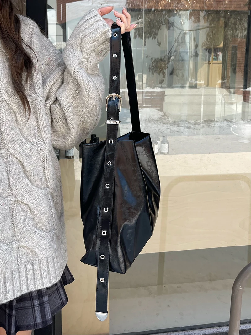 Czarna torba typu Tote 2024 nowa miękka skórzana torba damska o dużej pojemności do dojeżdżania do pracy koreańska moda torba na ramię Crossbody