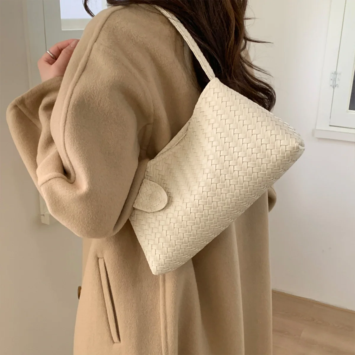 Glossy Finish Retro Woven Shoulder Bag Classic Magnetic Clasp PU Lightweight Versatile Handbag Daily Commute Shopping