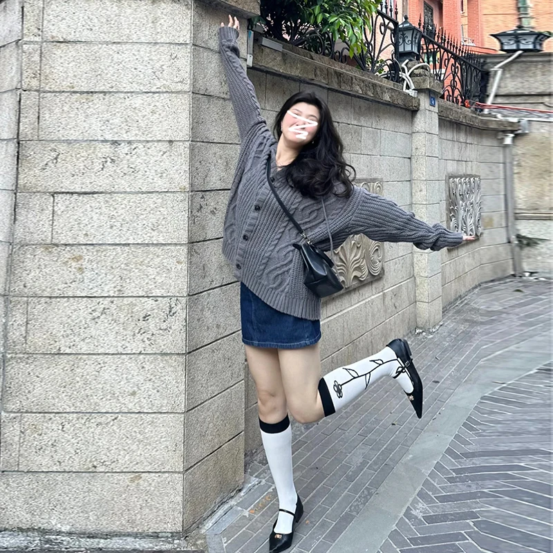 

Женский вязаный свитер с капюшоном 2026: повседневный свободный укороченный кардиган-джемпер для комфортного уличного стиля