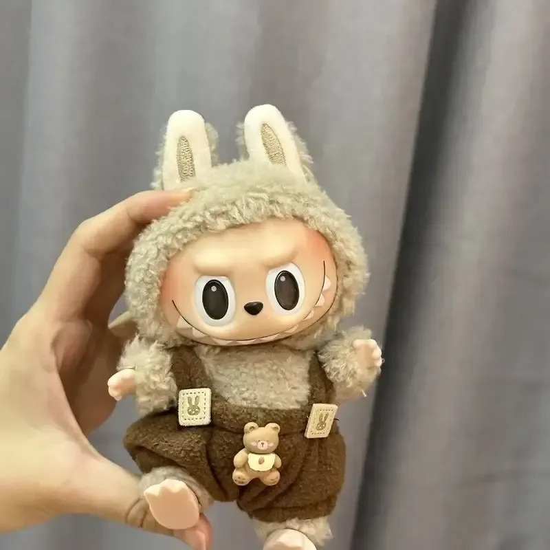 

Для Labubu новая подвесная одежда для сидения и поиска, креативный сюрприз для пеленания комбинезонов, праздничный подарок, аксессуары