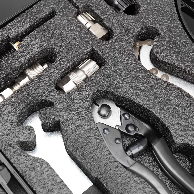 Bicycle repair toolbox set, repair spokes, wrench chain, flywheel, central axis disassembly