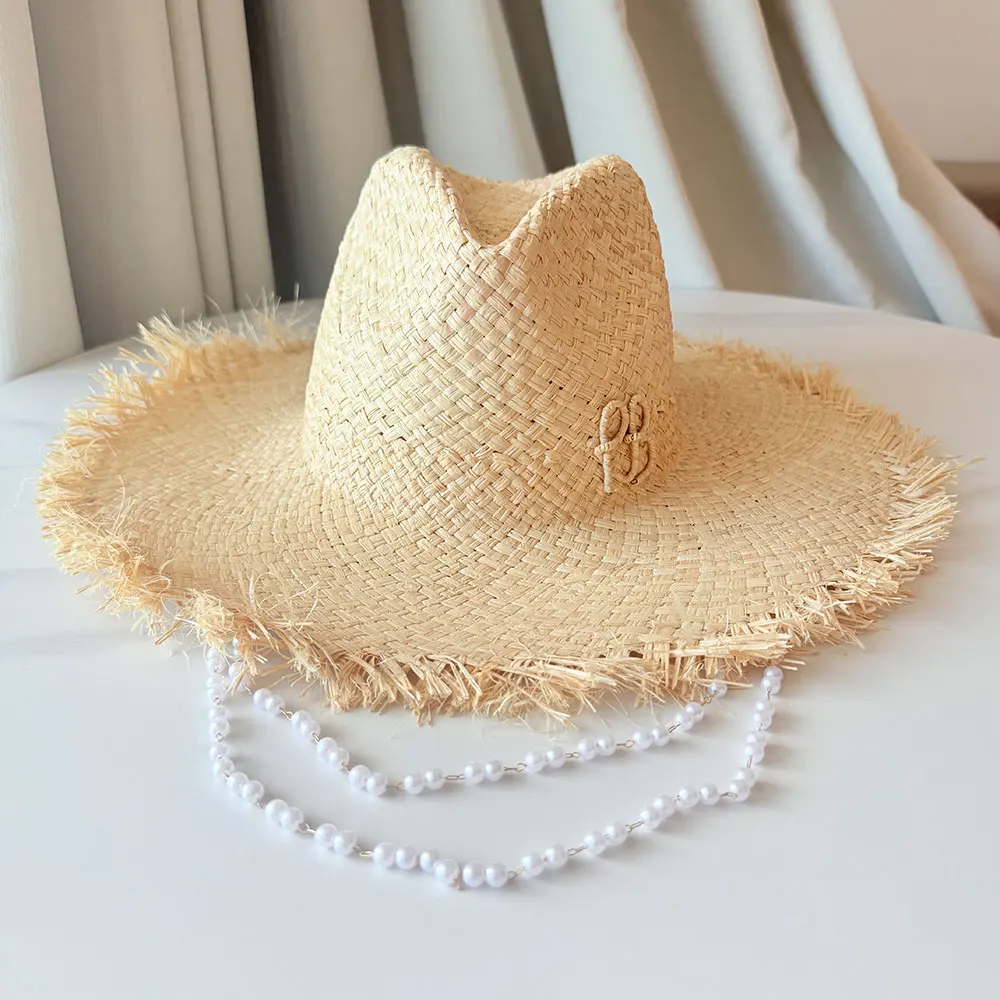 Klassischer Sommer-Raffia-Strohhut für Damen, Strand-Panama-Hut mit breiter Krempe, Urlaubs-Sonnenhut mit Kette und Perlen, handgefertigter Designer-Fascinator-Hut – Detail 6