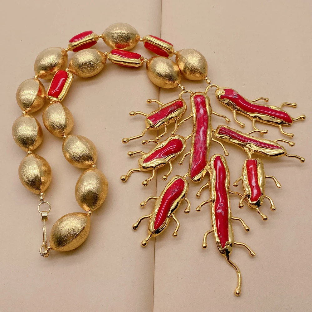 

Стильное ожерелье с подвеской в форме бочонка с большим красным камнем, позолоченное, с матовой отделкой, уникальный подарок для нее, украшение в стиле бохо-шик