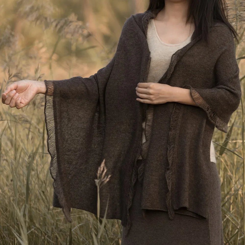 

Luxury Niche Cashmere Scarves Versatile Hollow Neck Scarves High-end Fashionable Shawls Ladies Artistic Headscarves Holiday Gift