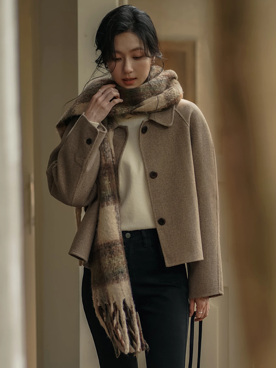 

Korean Sle Women's ort Woolen Jaet Loose on ape Button up Stand Collar Warmth Faion 2025 Winter New Arrival