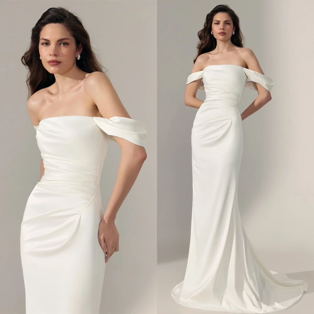 فساتين طويلة مخصصة بطيات من الساتان الأبيض لحفلات الزفاف بدون حمالات فساتين رسمية أنيقة فاخرة ومزاج حالمة