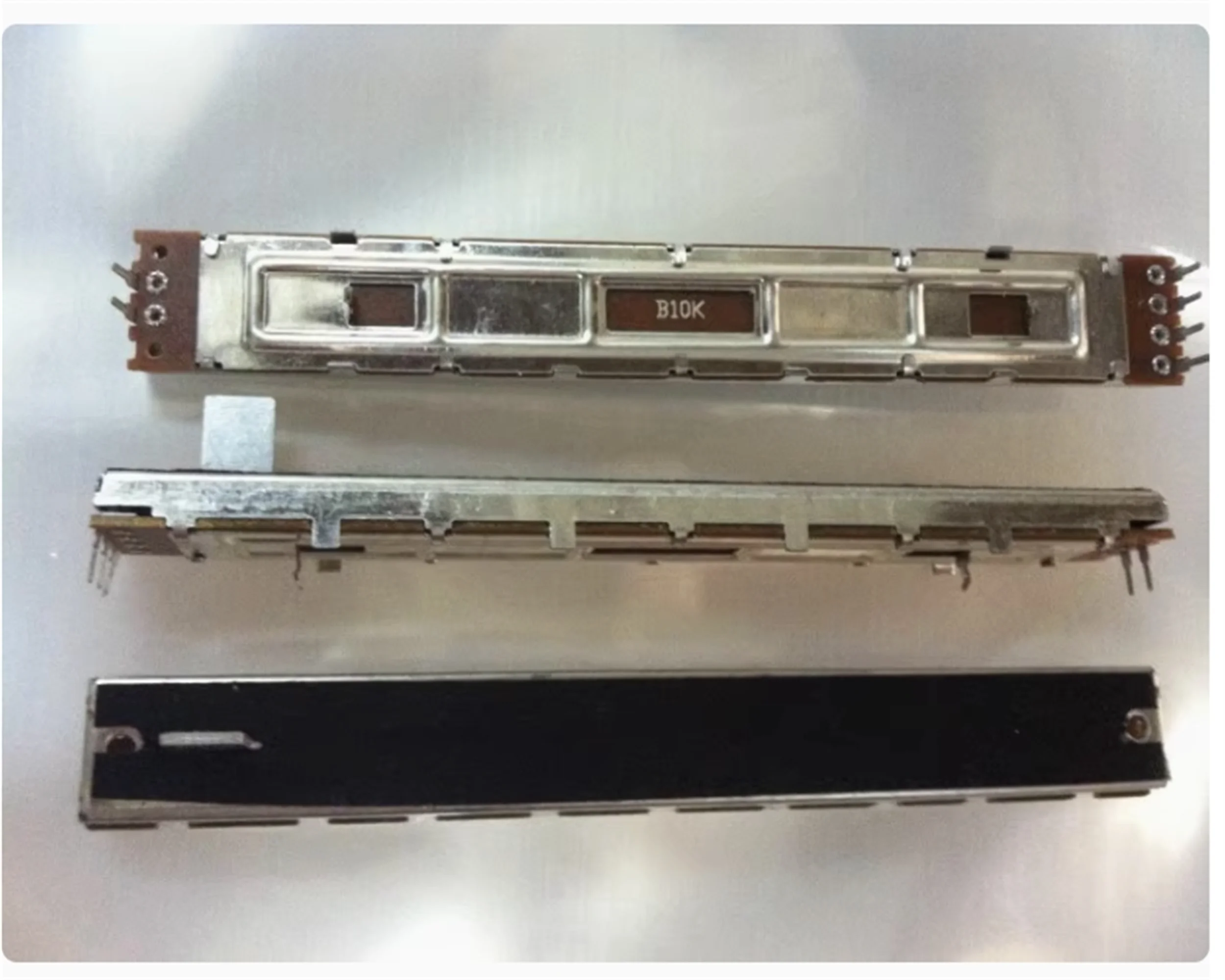 1 piece of 12.8cm wide straight sliding potentiometer, dual B10K axis length 10MM mixing console pusher potentiometer