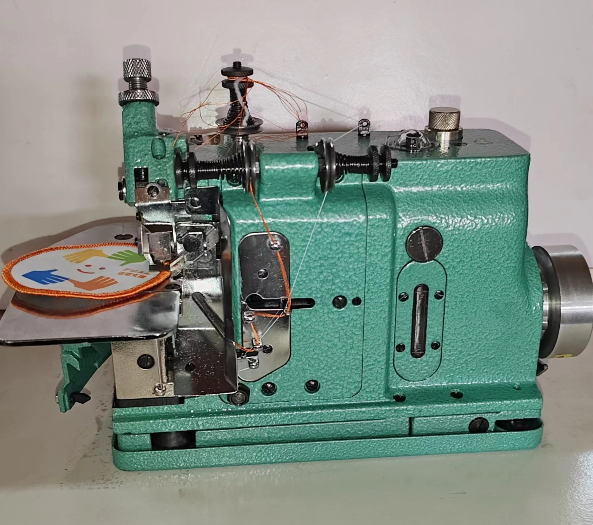 QK-30S hochwertige Merrows Industrial Shell Stitch Overlock Nähmaschine für Emblem Ende