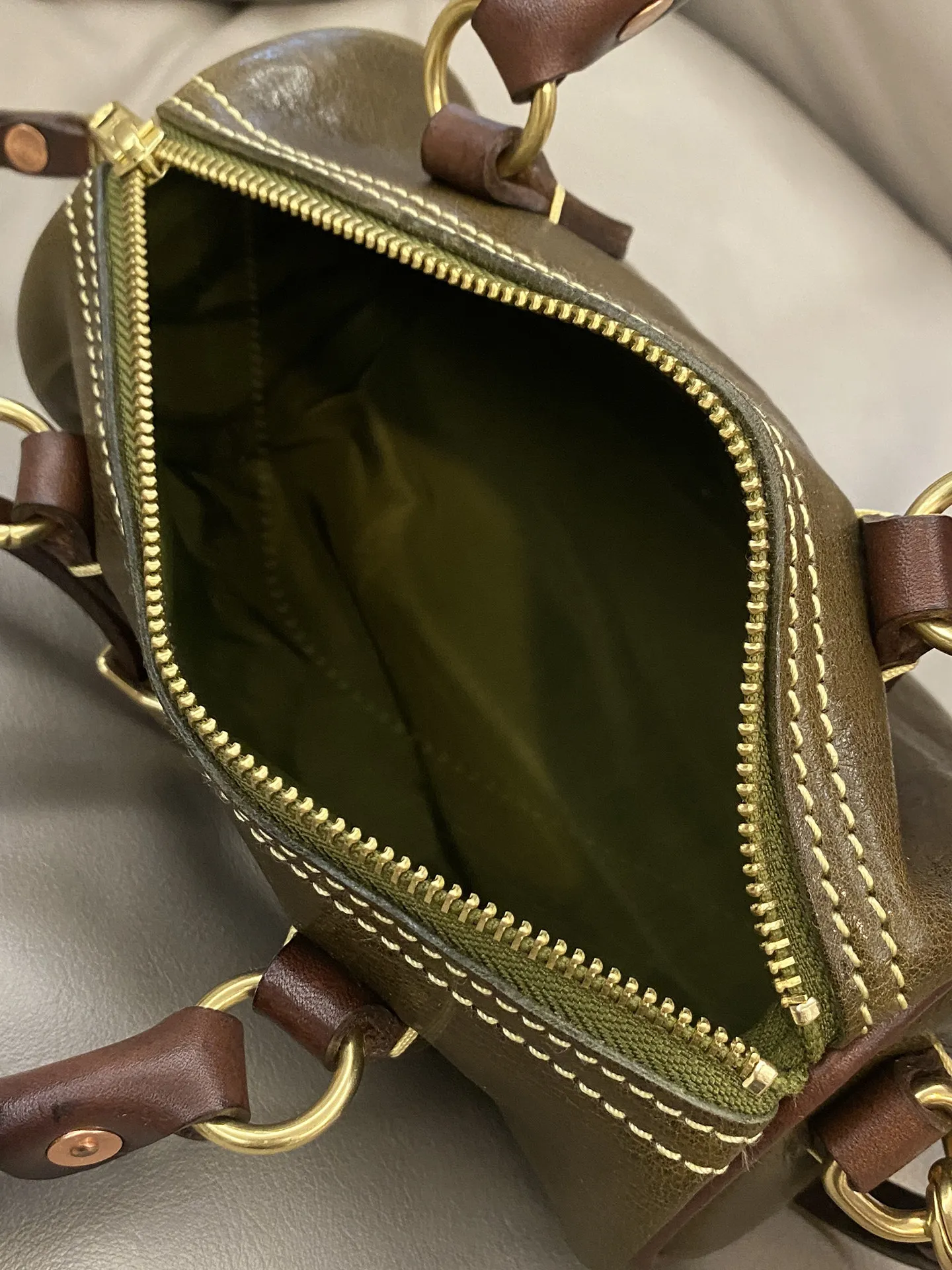 Lässige Outdoor-Handtasche für den Alltag, luxuriöse handgefertigte Damenhandtasche aus pflanzlich gegerbtem Rindsleder, modische Designer-Umhängetasche aus echtem Leder für Damen. – Detail 21