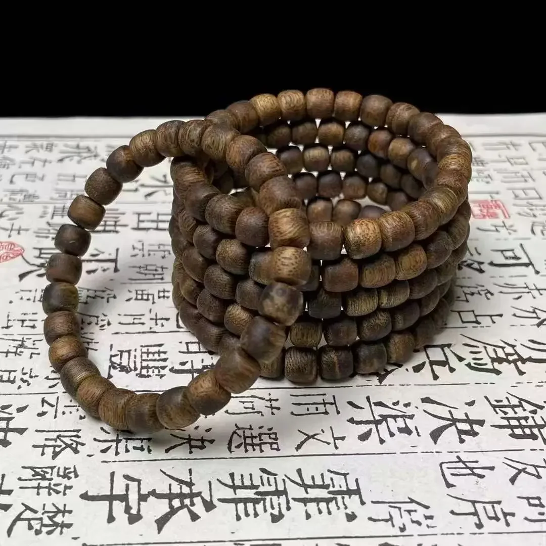 

Natural Huang Qinan agarwood bracelet for men and women, with a strong aroma, selected old materials, full of grease,