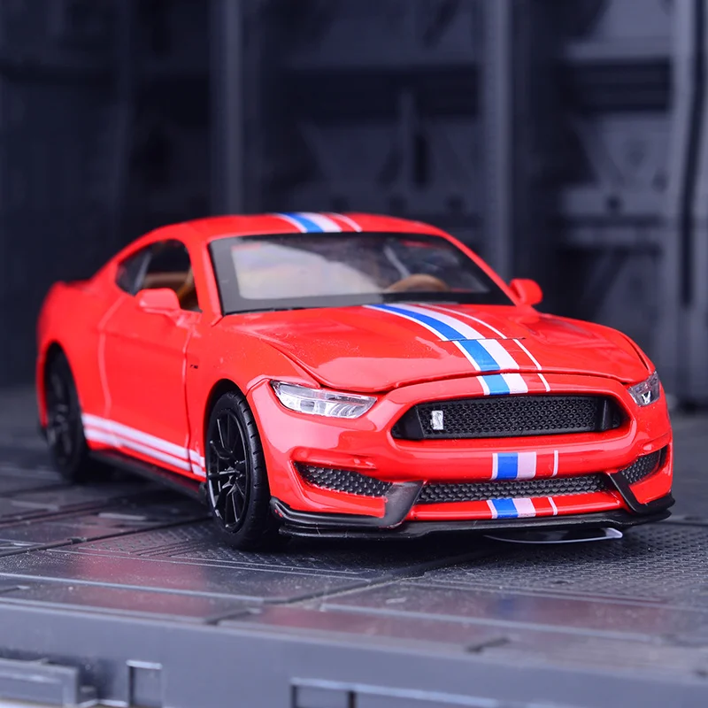 Coche Ford Mustang Shelby GT350, modelo de juguete de alta simulación, supercoche de aleación, juguetes para niños con 4 puertas abiertas, 1/32