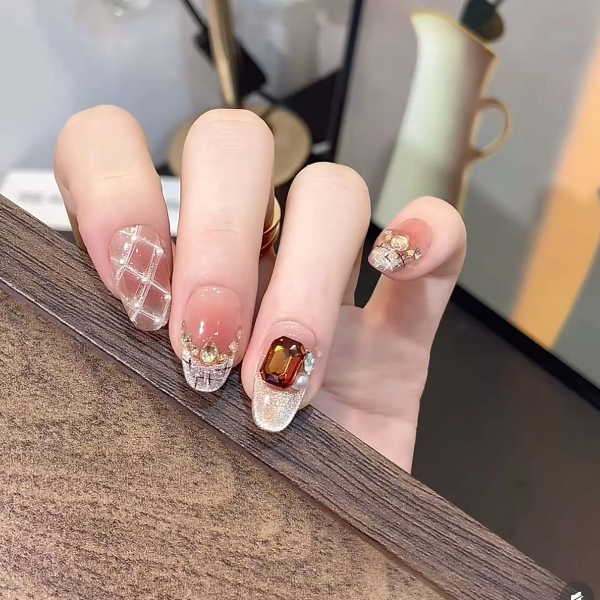 

10Pcs Light Luxury Handmade Short Oval French Press on Nails Shiny Cat Eye Plaid Pearl Rhinestone Design Fake Nail Wearable Nail