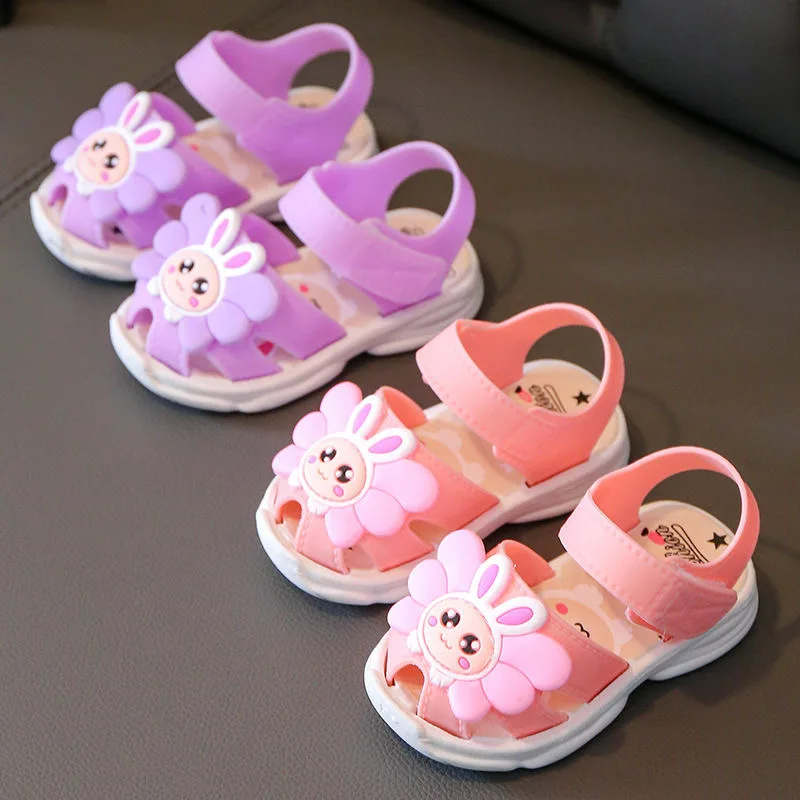 Baby walking shoes Summer girls\' sandals and slippers fashion outer wear non-slip cute baby girl small daisy children\'s slippers