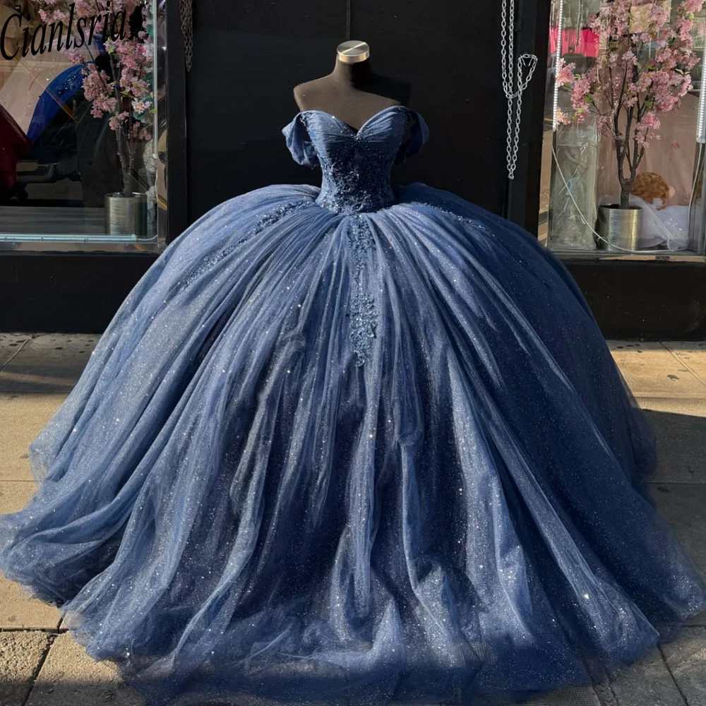 فساتين Quinceanera الزرقاء مزينة بالترتر قبالة الكتف وأربطة ثنيات فيستدو دي 15 Quinceañeras Morado