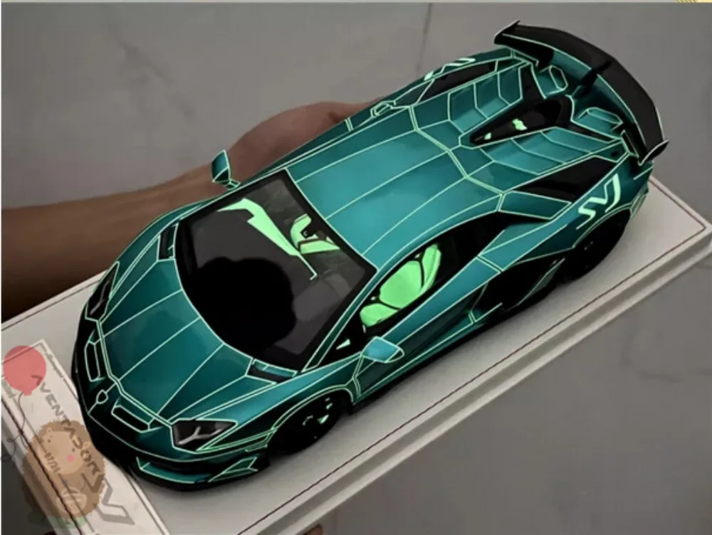 

Модель суперкара Lamborghini SVJ из смолы, масштаб 1:18, коллекционная, зеленая, для подарков