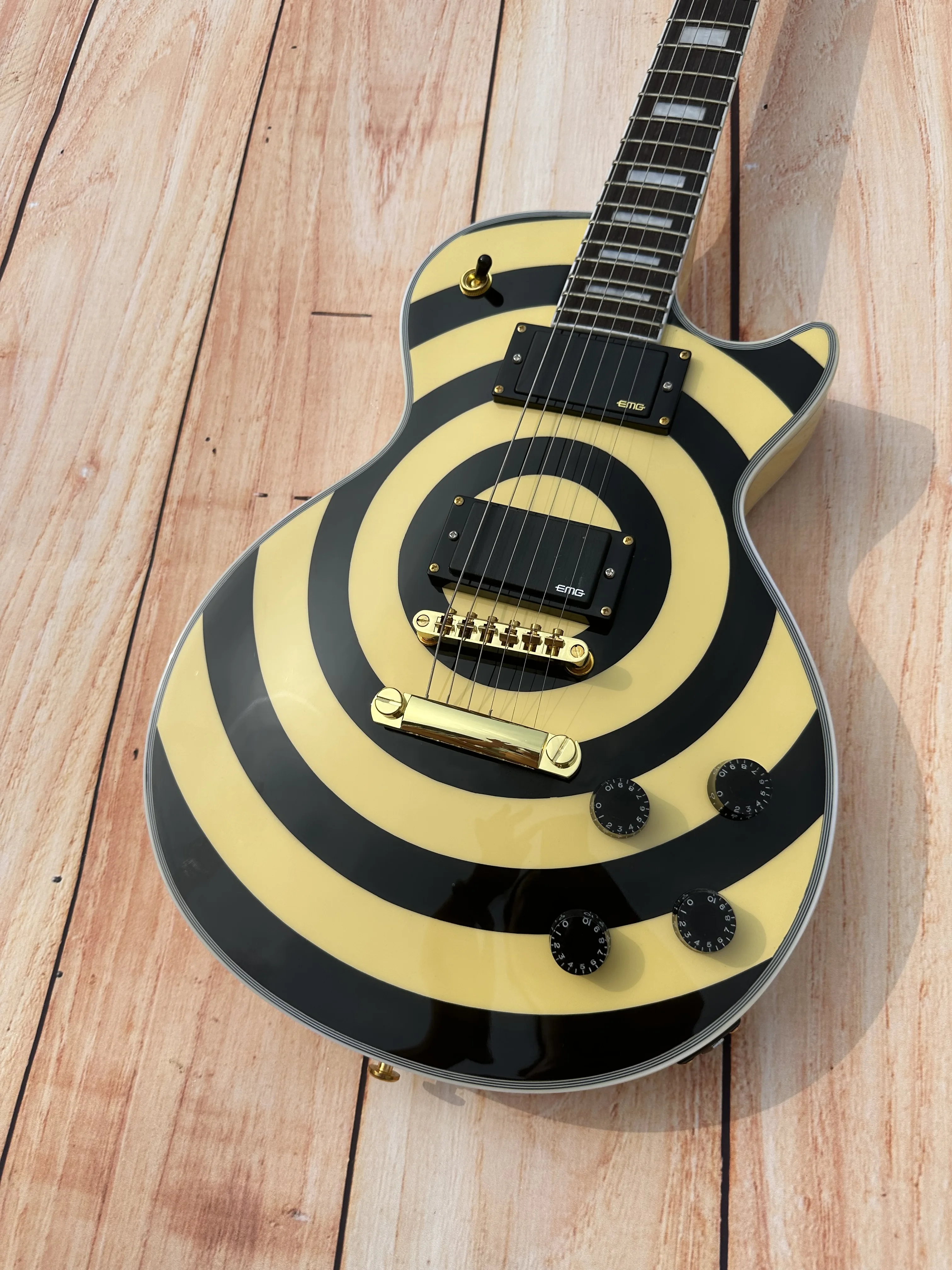 Customized electric guitar, ZAKK guitar, gold accessories, EMG pickup, classic black and white stripes, in stock, lightning pack