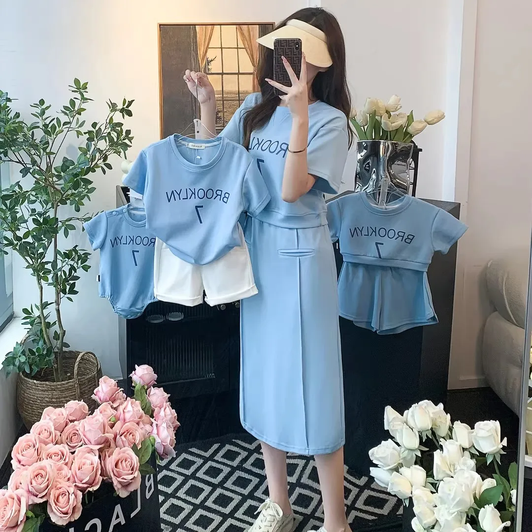

Summer Korean Style Family Matching Outfits Family Of 4 Short Sleeve Tee Mommy & Me Top Skirt 2PCS Set Casual Daily Wear Photo