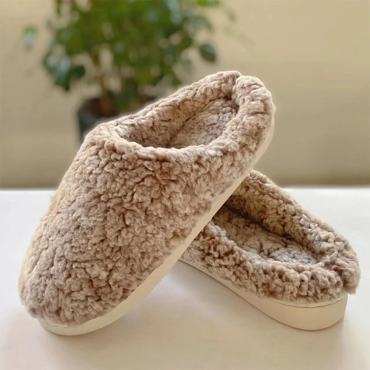 Männer Hausschuhe Winter Plüsch Warme Leichte Hause Baumwolle Schuhe Einfache Familie Indoor Wohnzimmer Hausschuhe Plus Größe 45