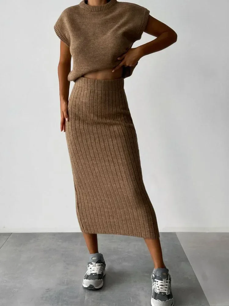 

ALLUKASA Women's Sleeveless Pullover Top with Slim Long Skirt - Fashionable 2025 Sweater Set Sexy Hot Girl Wind Skirt Suit