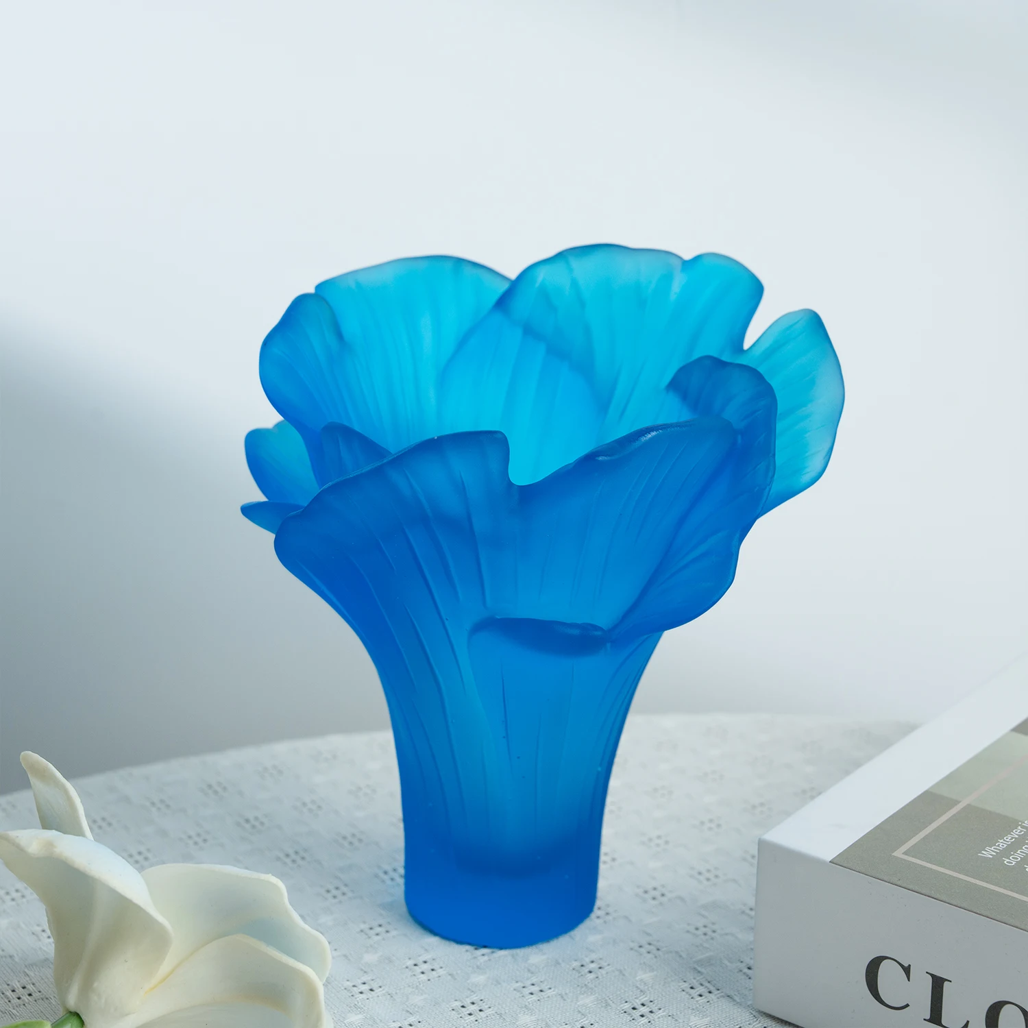 %W# Factory Direct High-End Blue Colored Liuli Vase Exquisite Home Decor Modern Stylish Vase