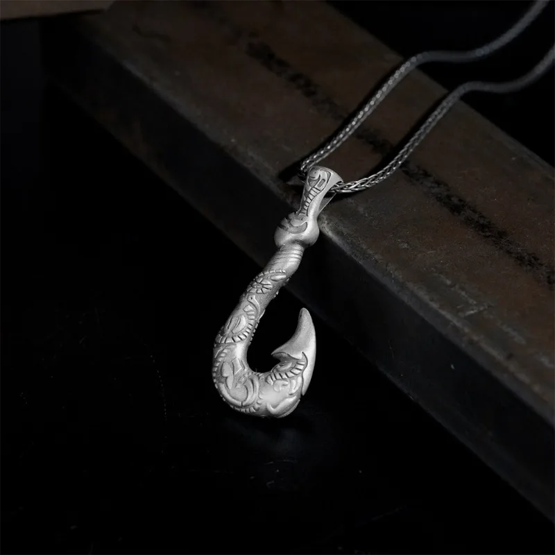 Disney Movie Moana 2 Peripheral Fishhook Necklace Maui Arms Personalized Men's Retro Heart of Te Fiti Pendant Couple Accessories