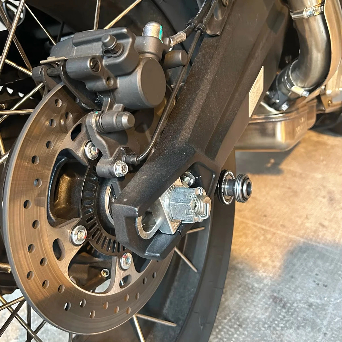 Für CFMOTO 450MT 700MT 800MT 1000MTX MT450 MT700 800 MT-X 2024 2025 2026 Zubehör Motorrad Hinterer Ständer Spule Schwingarmhalterung – Detail 2