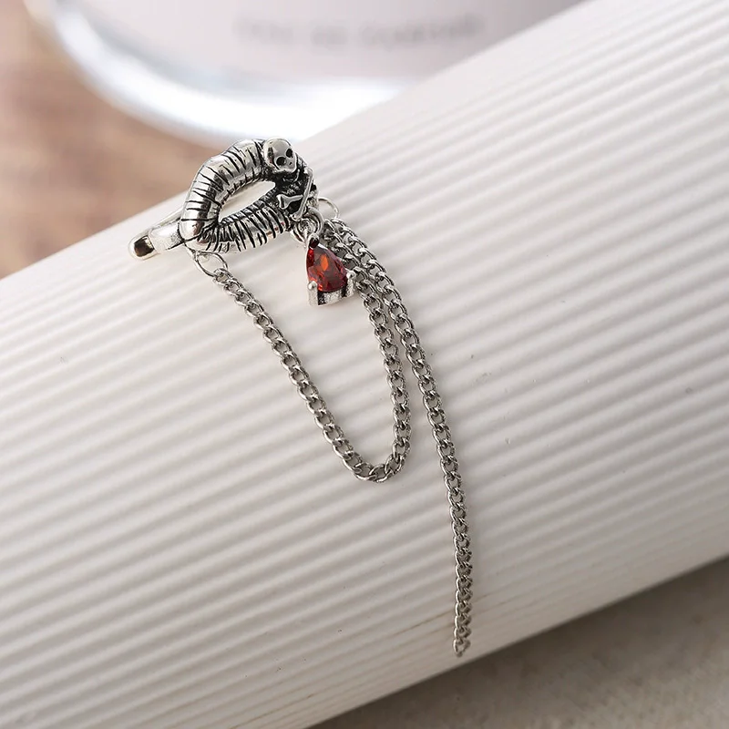 Xiyanike Goth Schedel Ketting Kwastje Rode Zirkoon Geen Gat Oor Bot Clip Oorbellen Voor Vrouwen Mode Nieuwe Sieraden Gift Party Straat