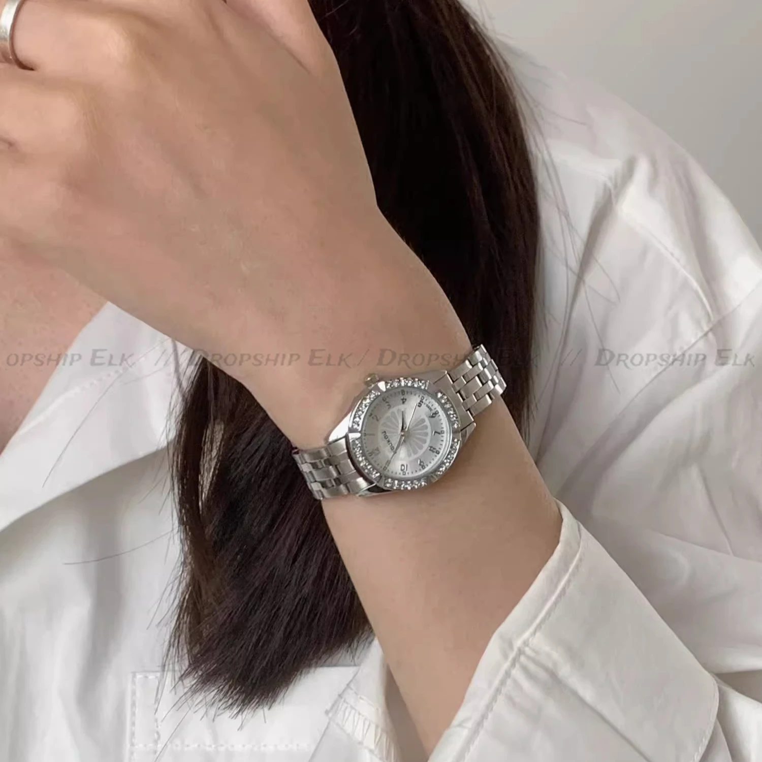 Reloj de cuarzo para mujer adornado con diamantes de imitación, artesanía exquisita de lujo, elegante aleación redonda para moda, informal y de negocios