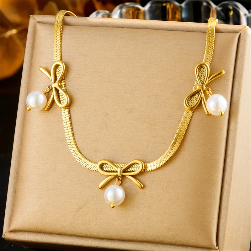 طقم مجوهرات على شكل فيونكة عتيقة من الفولاذ المقاوم للصدأ وقلادة وأقراط من اللؤلؤ، طراز أنيق متعدد الاستخدامات، عصري للنساء