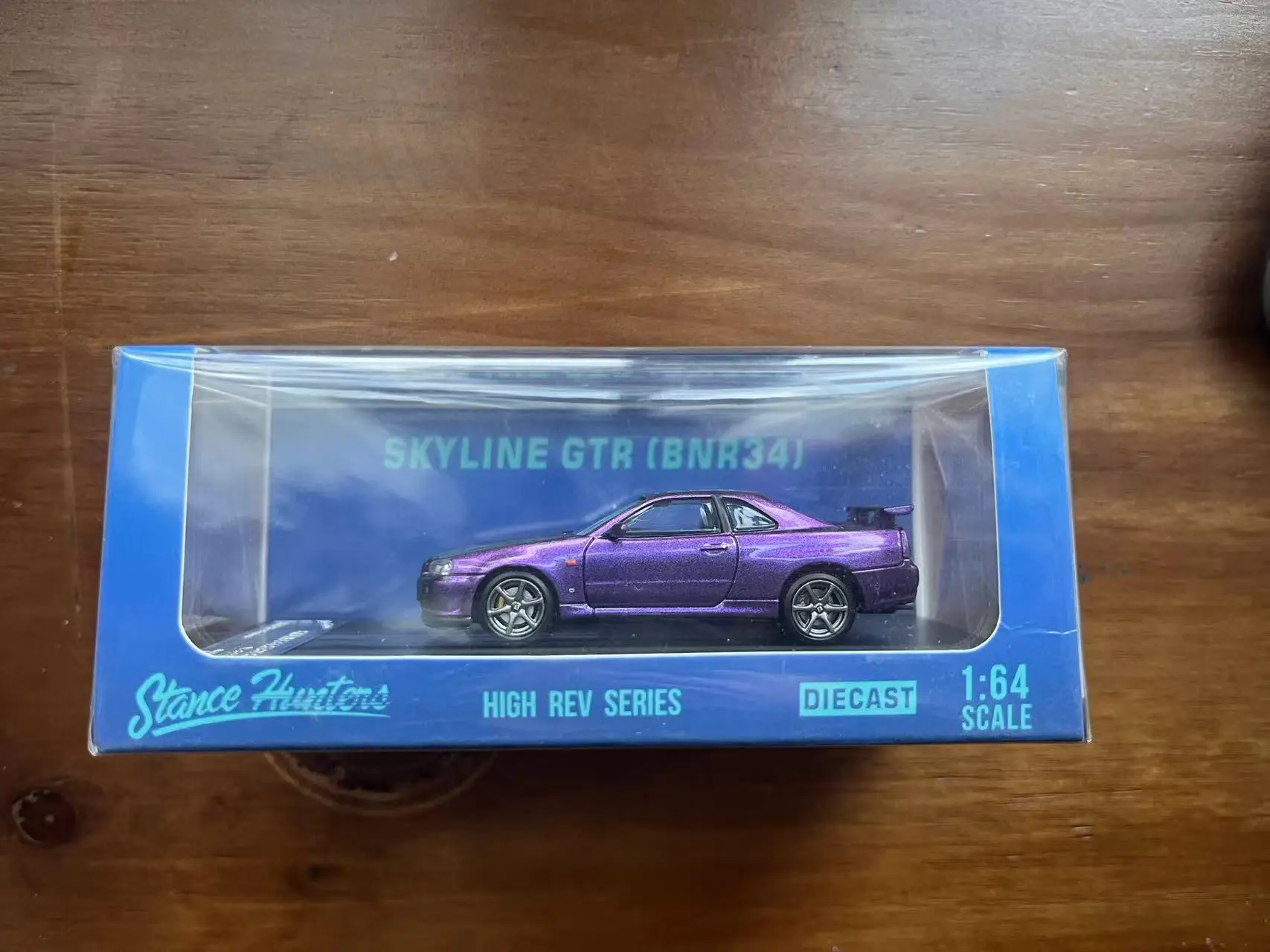 

Стойка охотничья SH Skyline GT-R R34 V-Специальный фиолетовый Minicar 1 64 Scale