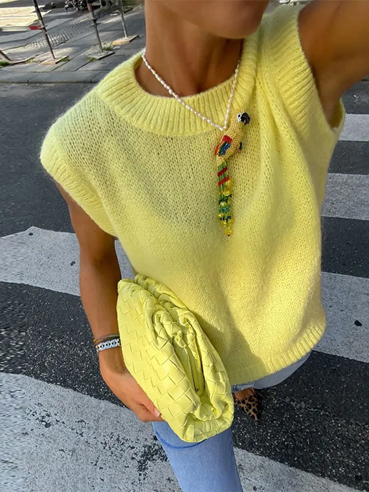 

Yellow Elegant O-neck Knitted Vests Women Fashion Casual Loose Sleeveless Pullover Tops 2024 Ins New Autumn Lady Street Knitwear