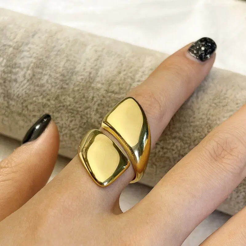 

Minimalist Metal Finish Smooth Cool Style Ring Exaggerated Geometric High End Finger Ring for Women Cross-Border Popular