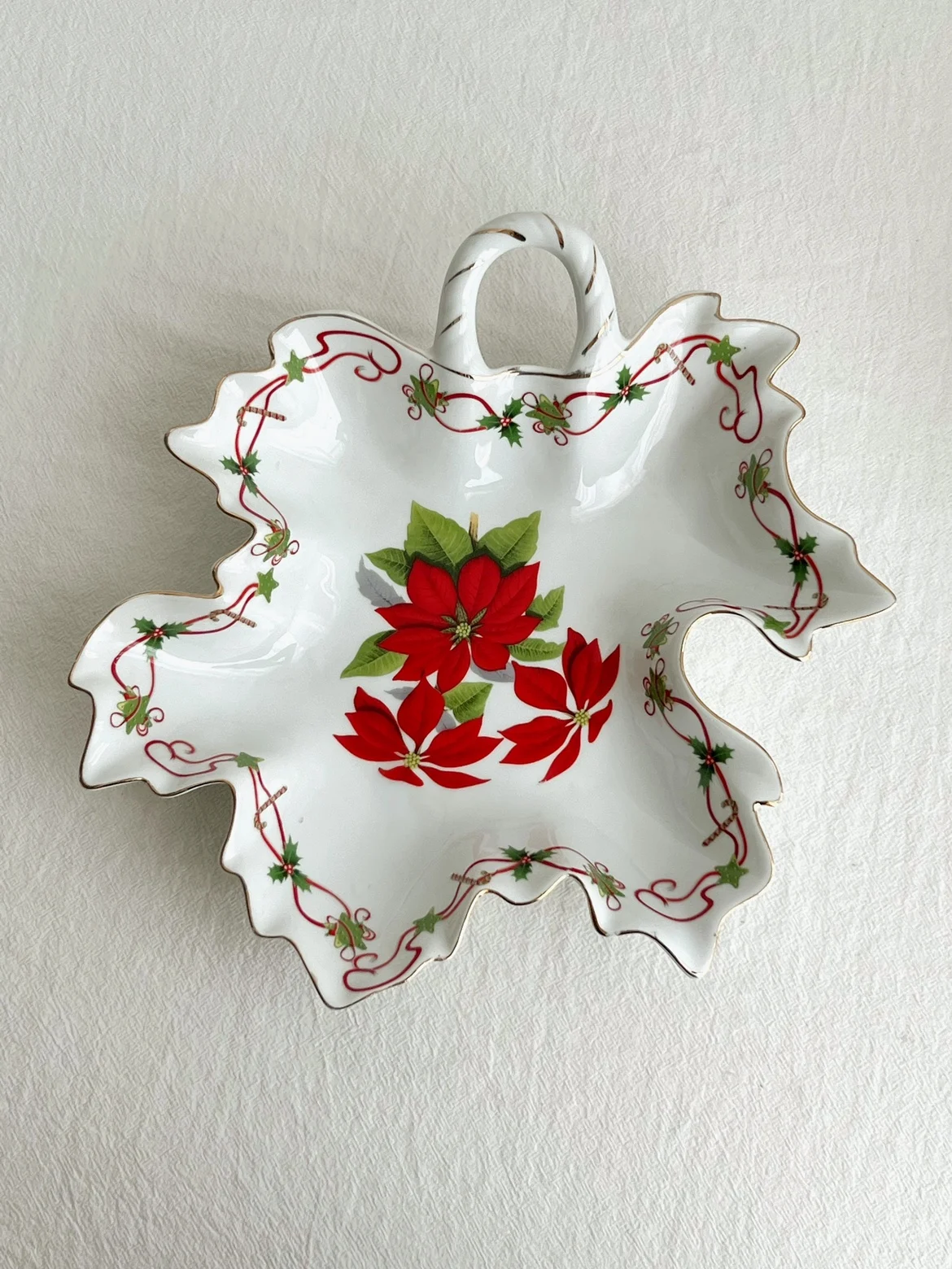 Maple leaf plate Old European flower Maple leaf shape Ceramic single handle Maple leaf plate Fruit plate