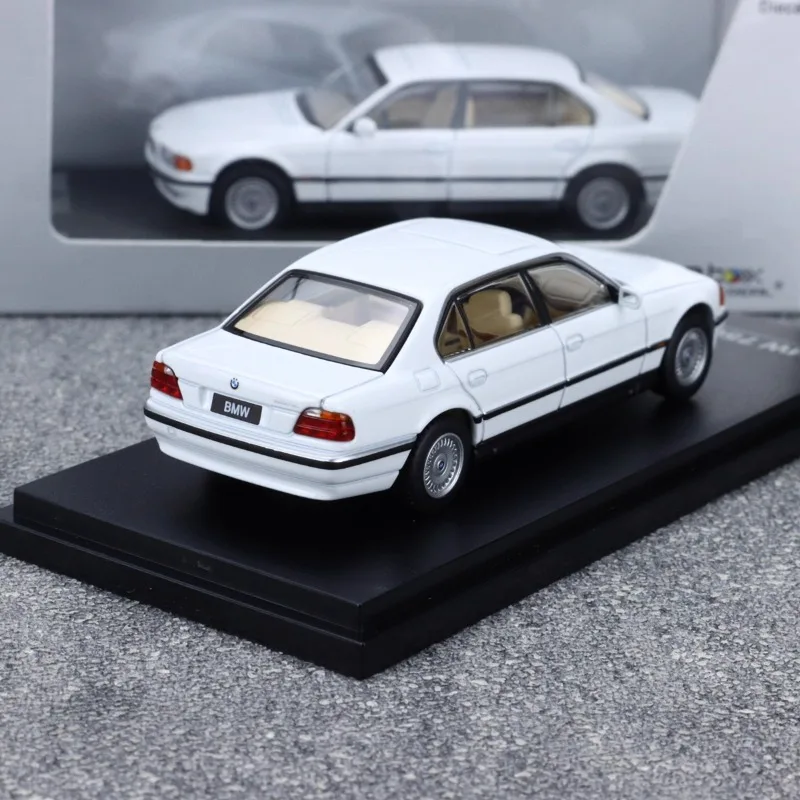 1:64 E38 750iL voiture argent/blanc, modèle de voiture en alliage moulé sous pression, cadeau d'anniversaire pour enfants, jouet pour adolescents, article décoratif.