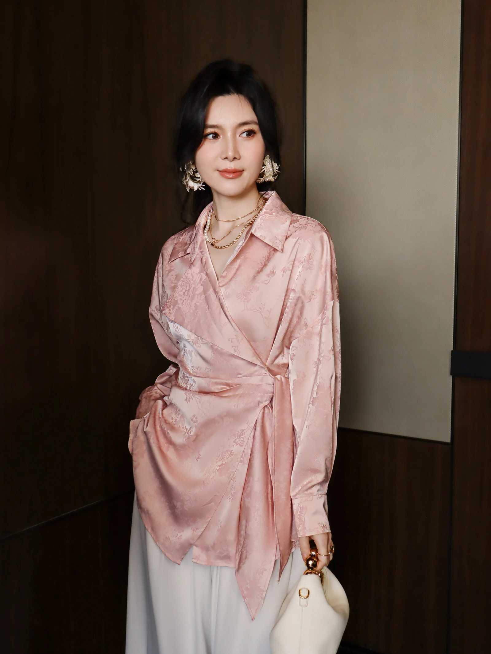 

Женская атласная блузка с длинным рукавом в стиле Peach Blossom, легкая, элегантная, с поясом на талии, утягивающая, универсальная, с декоративной пряжкой