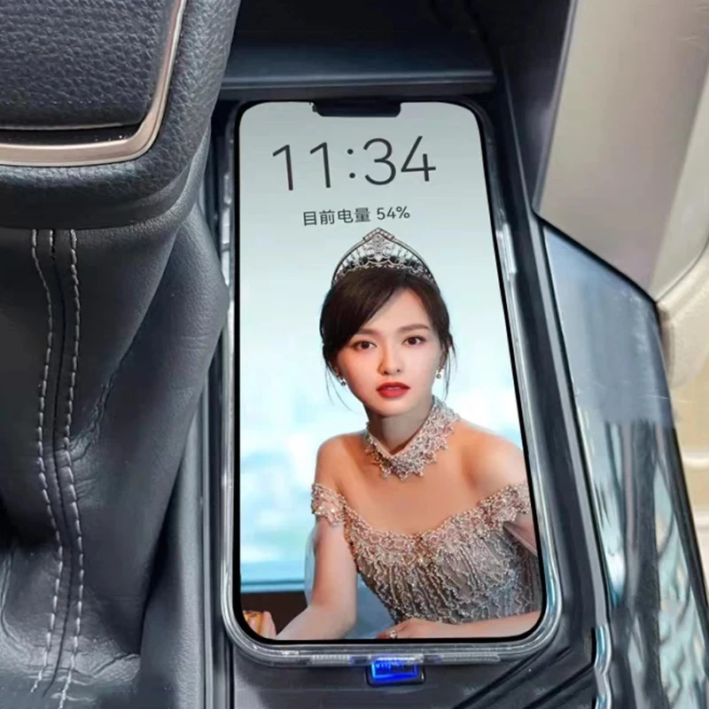 

15W Car wireless phone charger fast charging holder phone charger charging pad plate for Toyota Land Cruiser LC300 2021-2023