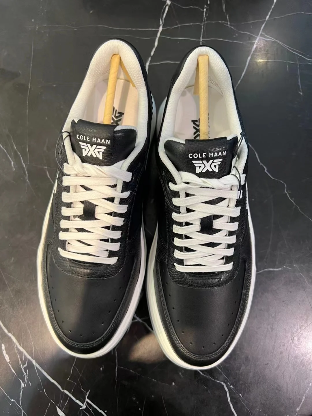 

New Golf Casual Men's Leather Shoes with Studded Soles for Slip Resistance