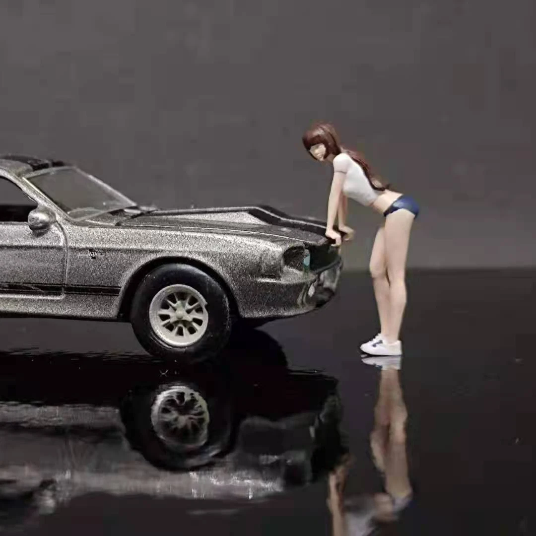 

WX1/64 Scale Figurines Model The Girl Supporting The Table Collection Miniature Hand-painted