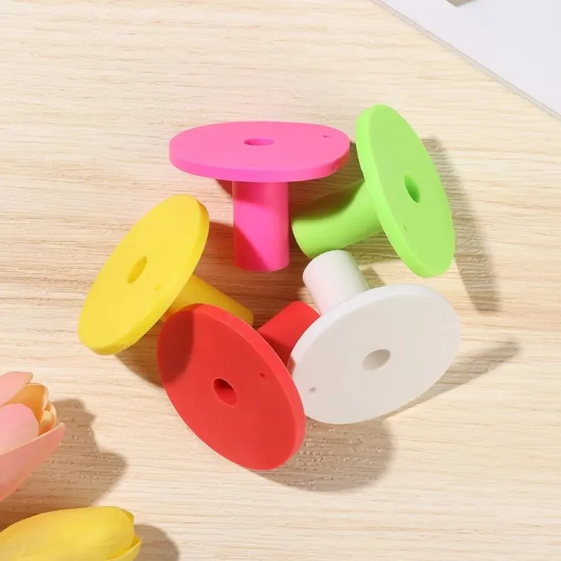 

1pc Rubber golf ball seat Stable ball seat bracket Golf practice aids Suitable for practice fields and practice mats