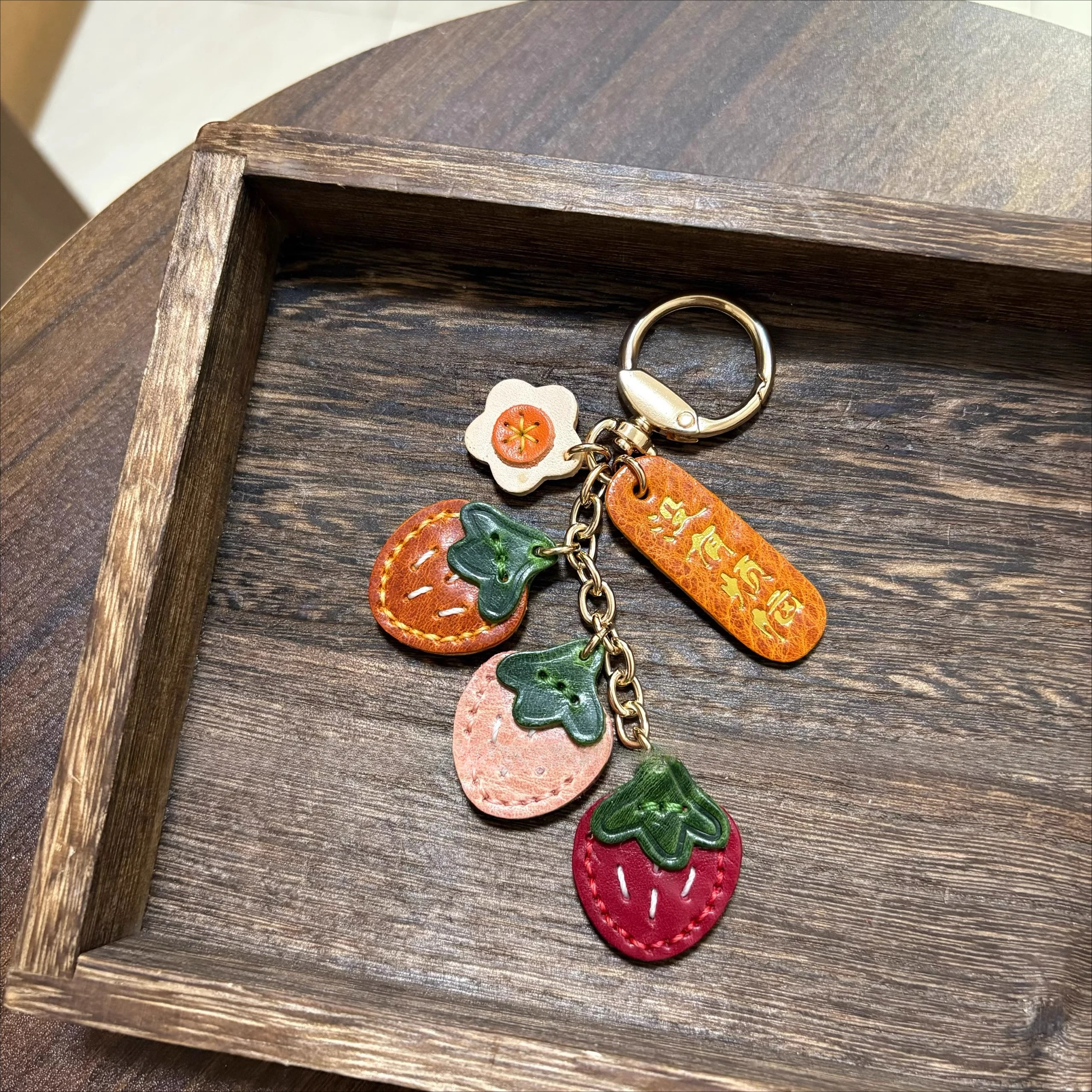

Genuine leather top layer cowhide three-dimensional strawberry hand-sewn bag pendant strawberry keychain, bag decoration pendant
