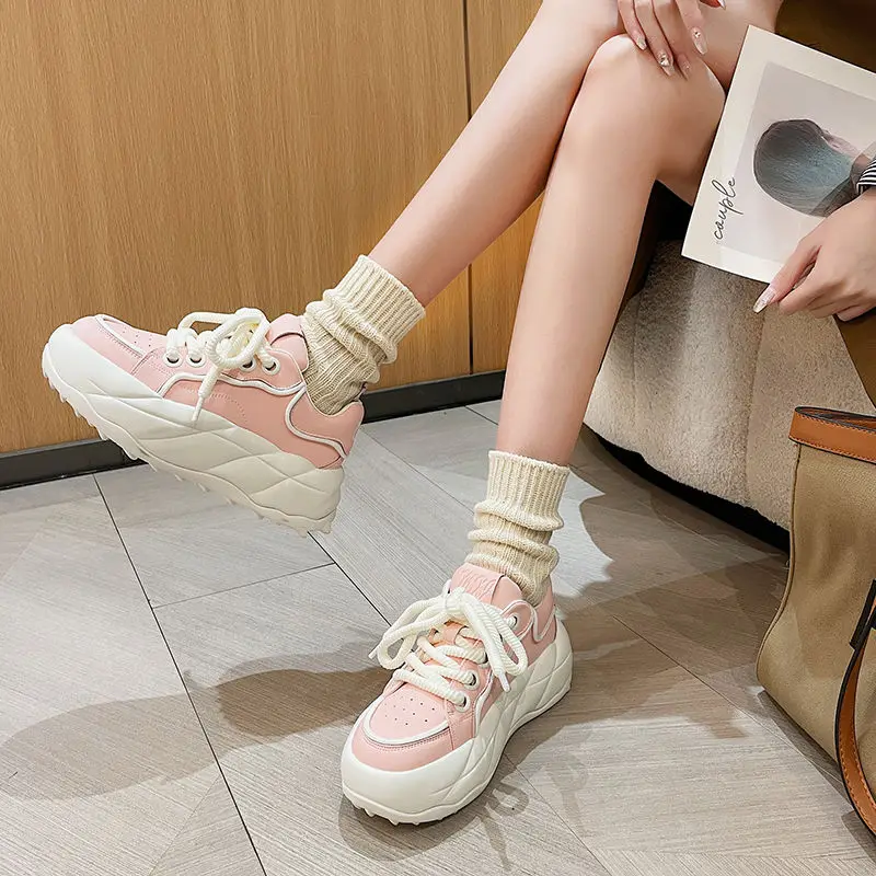 Ontwerp Roze Schoenen Voor Meisjes 2023 Lente Nieuwe Vrijetijdsschoenen Voor Dames Mooie Lederen Witte Platform Sneakers Vrouw