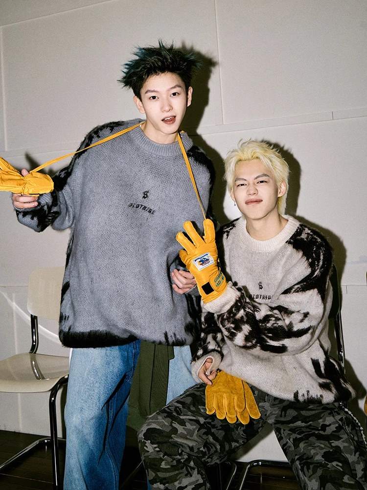 2025 Autumn Winter New American Style Men's Crew Neck Long Sleeve Loose Casual Light Gray Off-White Knitted Sweater